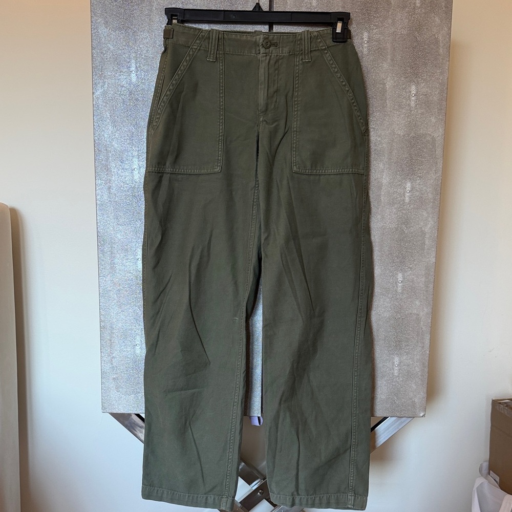 Aritzia Women's Olive Green Cargo Pants with Front Patch Pockets